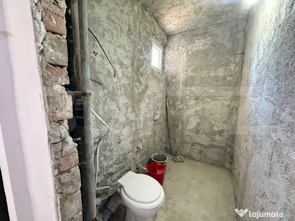 Apartament 3 camere la parter, bloc cărămidă, Micro 6 – 