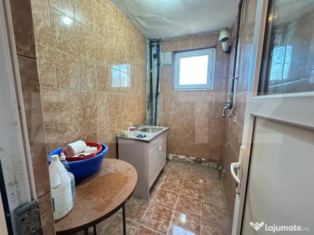 Apartament 3 camere la parter, bloc cărămidă, Micro 6 – 