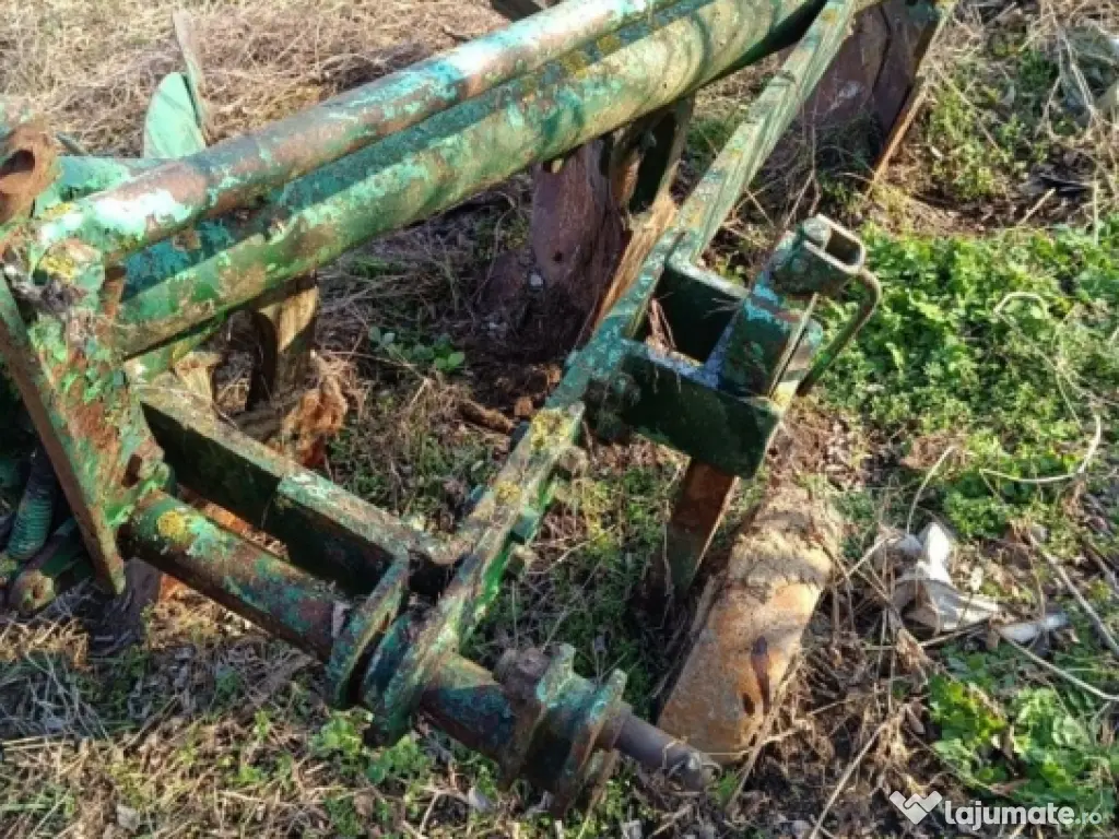 vând utilaje agricole