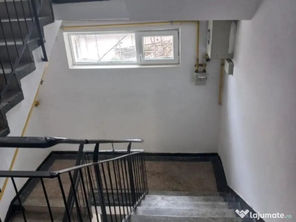 Km 5, decomandat, 2 camere, etaj 3, mobilat, gaze, vanzari Constanta, 