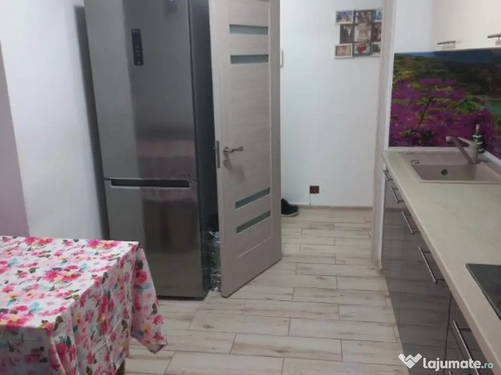 Km 5, decomandat, 2 camere, etaj 3, mobilat, gaze, vanzari Constanta, 