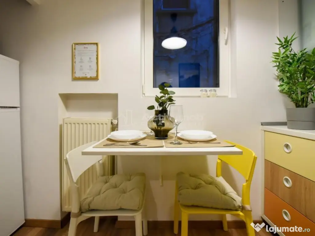 Ultracentral! Garsoniera Deosebita cu Centrala Proprie, Foar