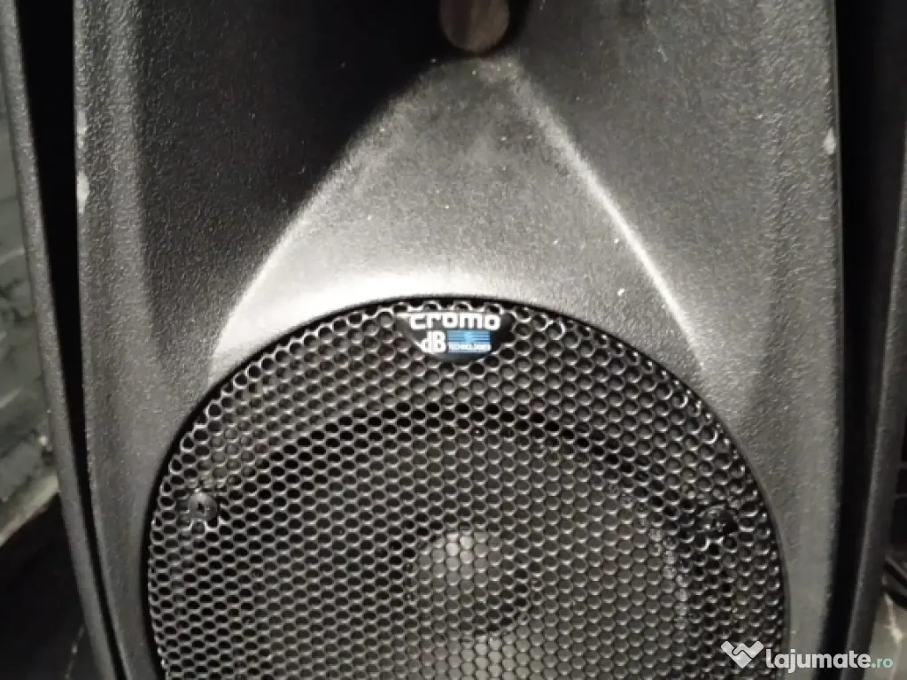 Vând două boxe active cromo 8+ db 300 w 