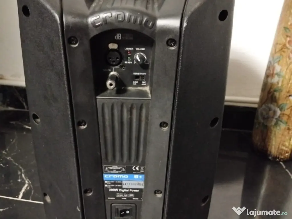 Vând două boxe active cromo 8+ db 300 w 
