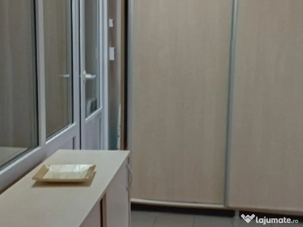 P.F. inchiriez apartament 3 camere-in zona Minerva - Posta