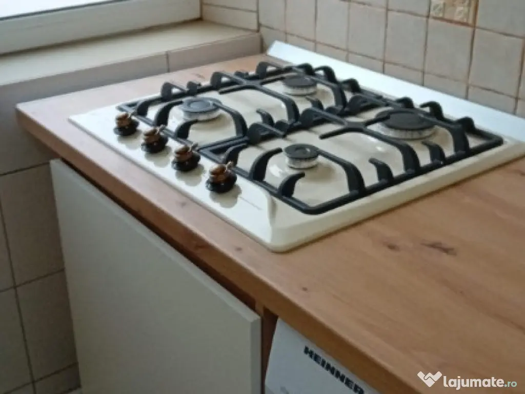 P.F. inchiriez apartament 3 camere-in zona Minerva - Posta