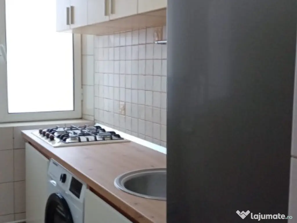 P.F. inchiriez apartament 3 camere-in zona Minerva - Posta