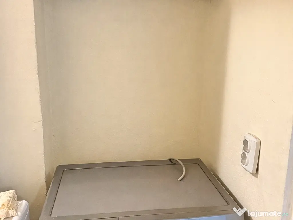 Inchiriez apartament 3 camere 