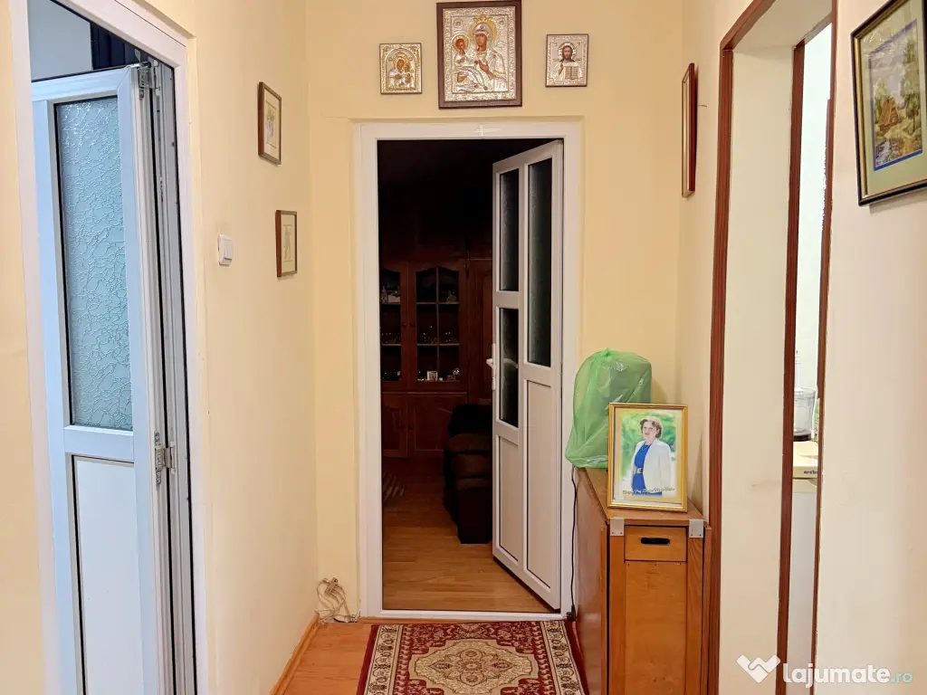 Inchiriez apartament 3 camere 