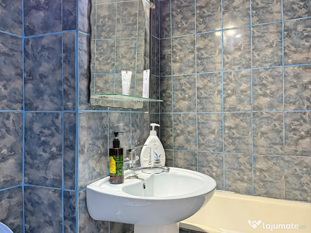 Inchiriez apartament 3 camere 