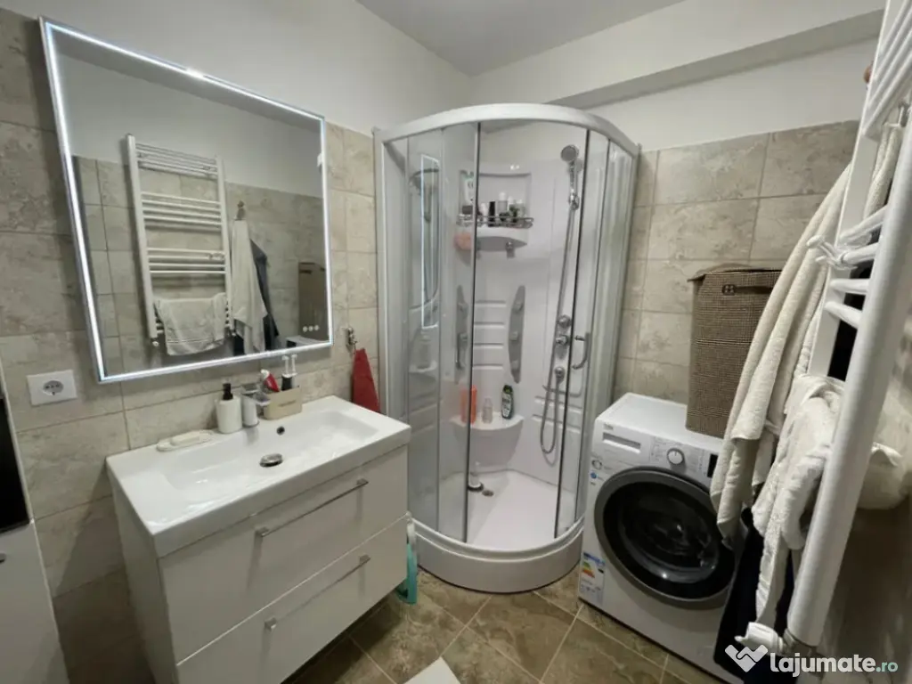 Apartament 2 camere, decomandat - zona Tractorul 