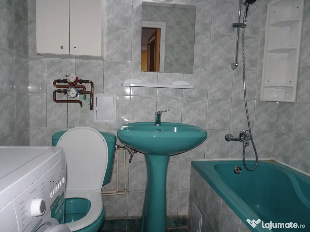 Inchiriez apartament 3 camere langa statia de metrou 1 Decembrie 1918 (50m) 