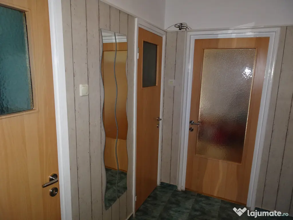 Inchiriez apartament 3 camere langa statia de metrou 1 Decembrie 1918 (50m) 