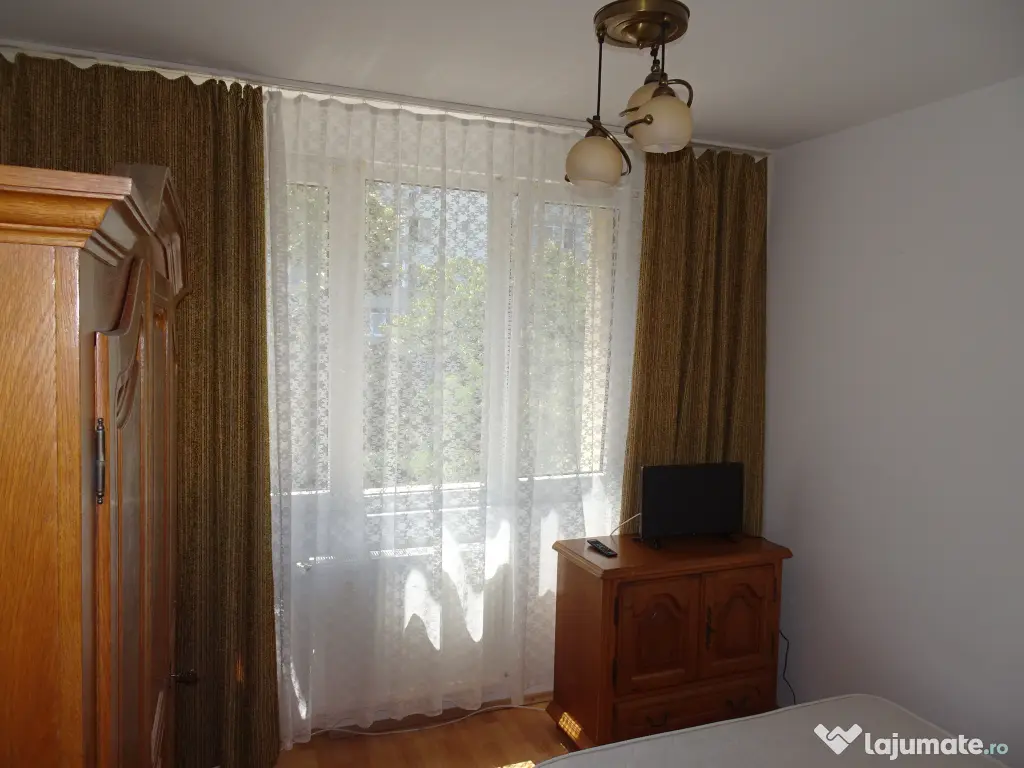 Inchiriez apartament 3 camere langa statia de metrou 1 Decembrie 1918 (50m) 