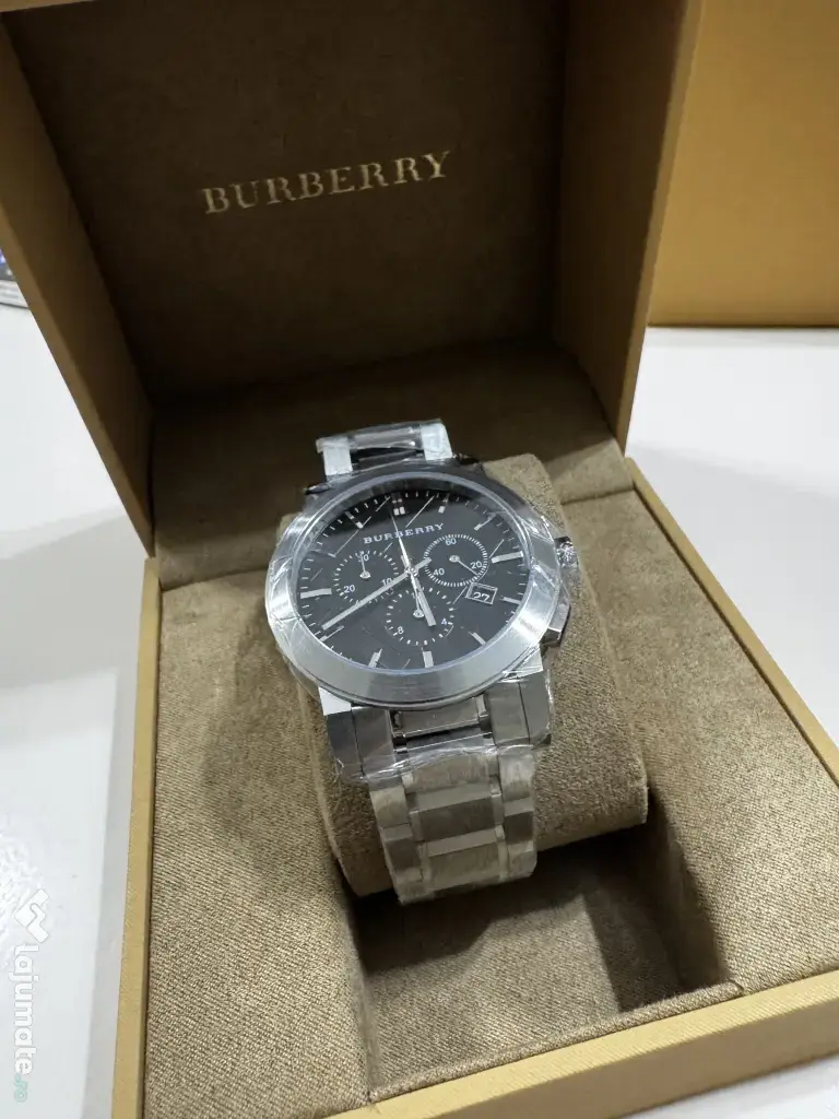 Ceas Burberry nou negociabil 