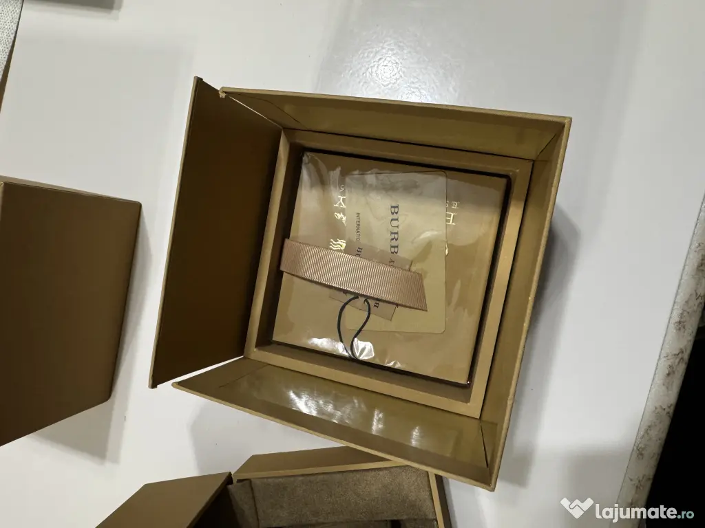 Ceas Burberry nou negociabil 