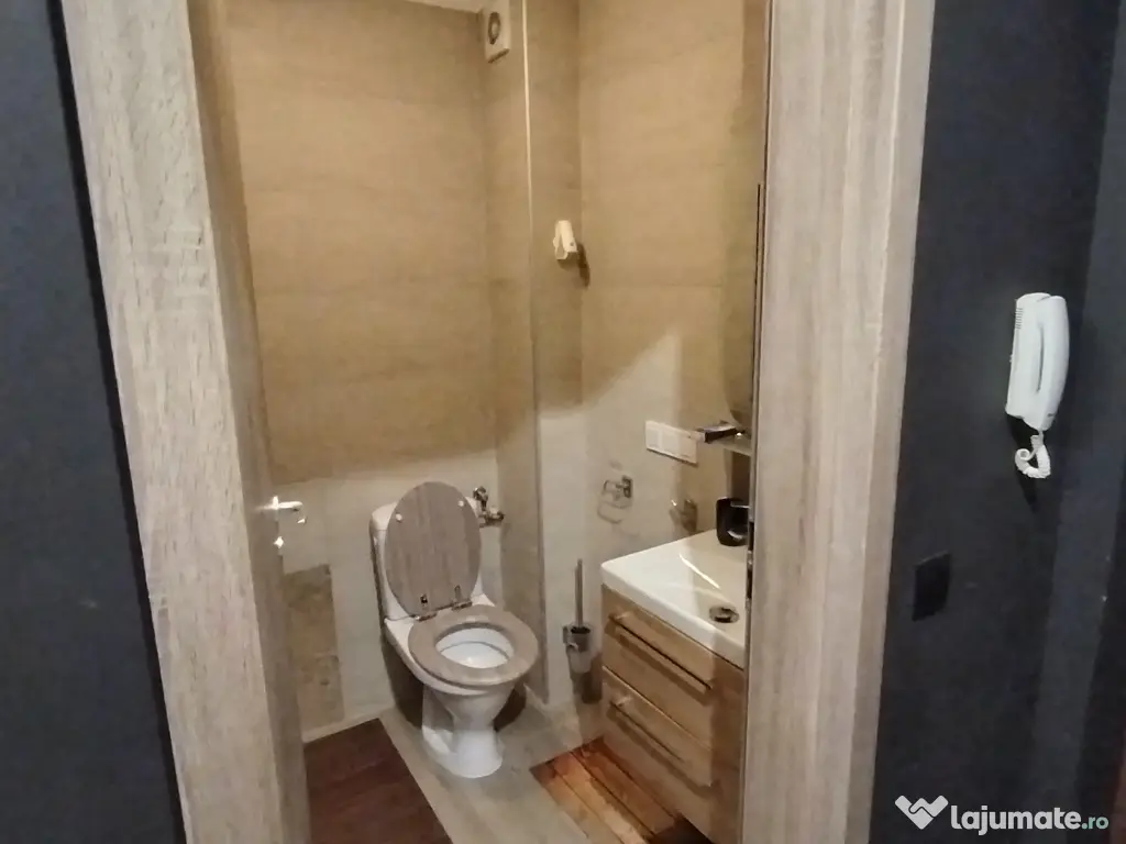 Vand apartament 2 camere. 