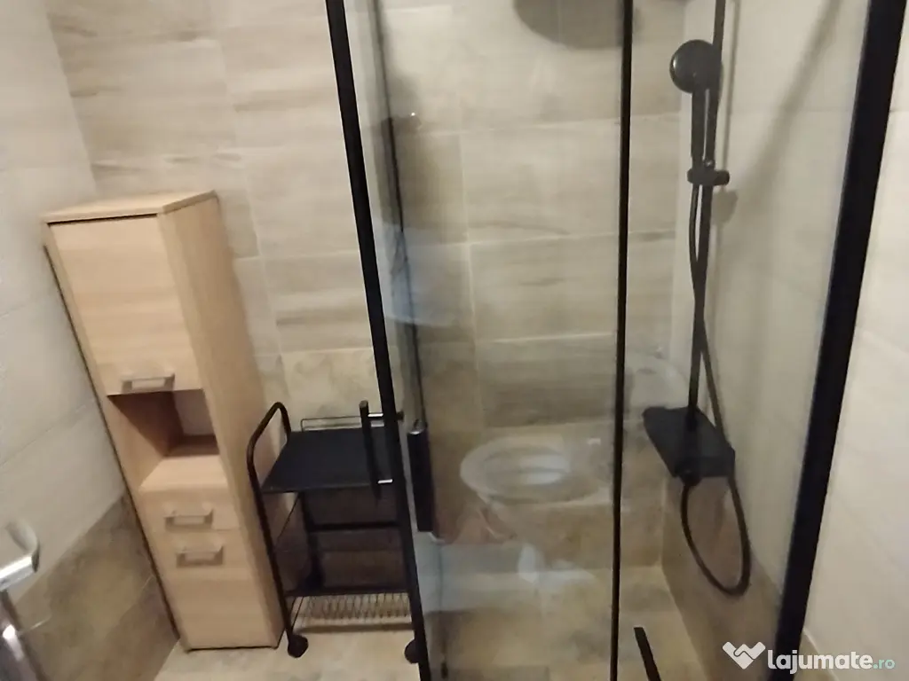 Vand apartament 2 camere. 