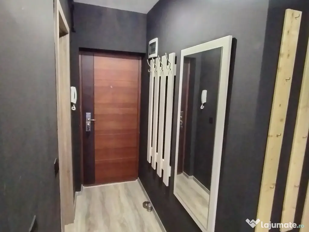 Vand apartament 2 camere. 