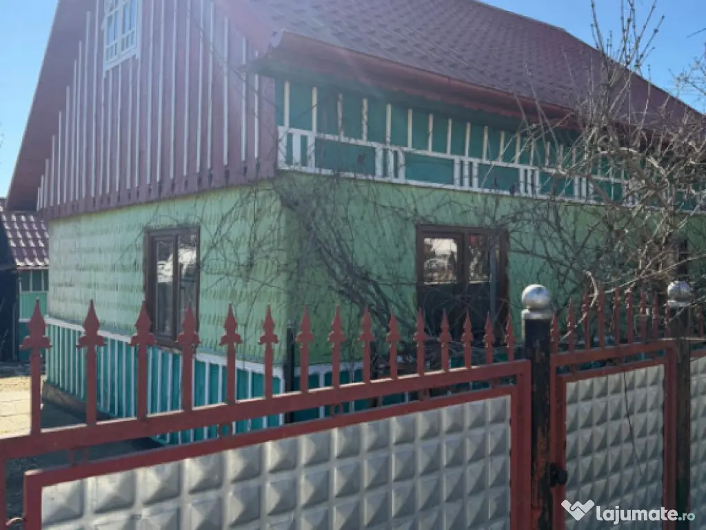 Casa batraneasca , teren 1100mp , centru Horodnic de Jos 