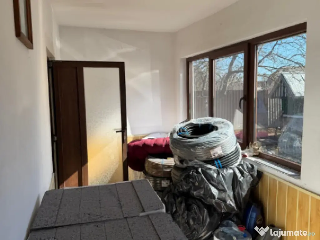 Casa batraneasca , teren 1100mp , centru Horodnic de Jos 