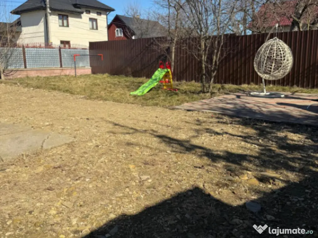 Casa batraneasca , teren 1100mp , centru Horodnic de Jos 