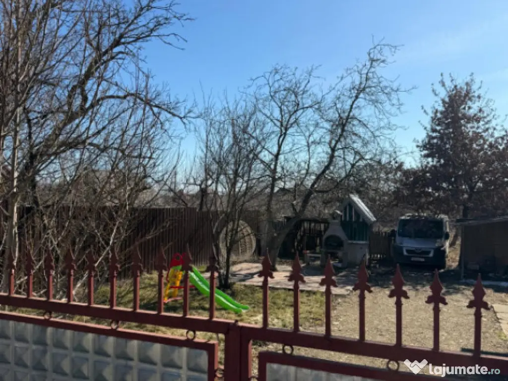Casa batraneasca , teren 1100mp , centru Horodnic de Jos 