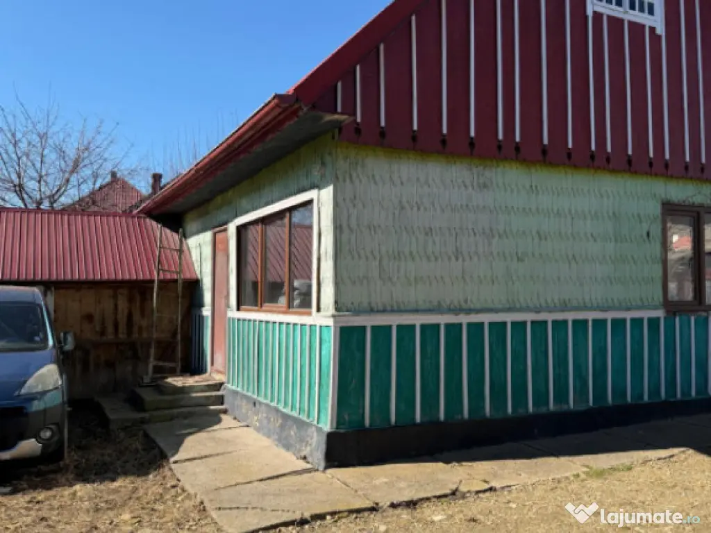 Casa batraneasca , teren 1100mp , centru Horodnic de Jos 