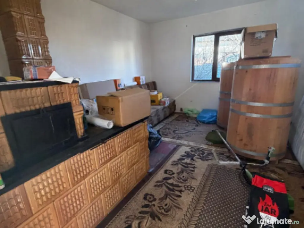 Casa batraneasca , teren 1100mp , centru Horodnic de Jos 