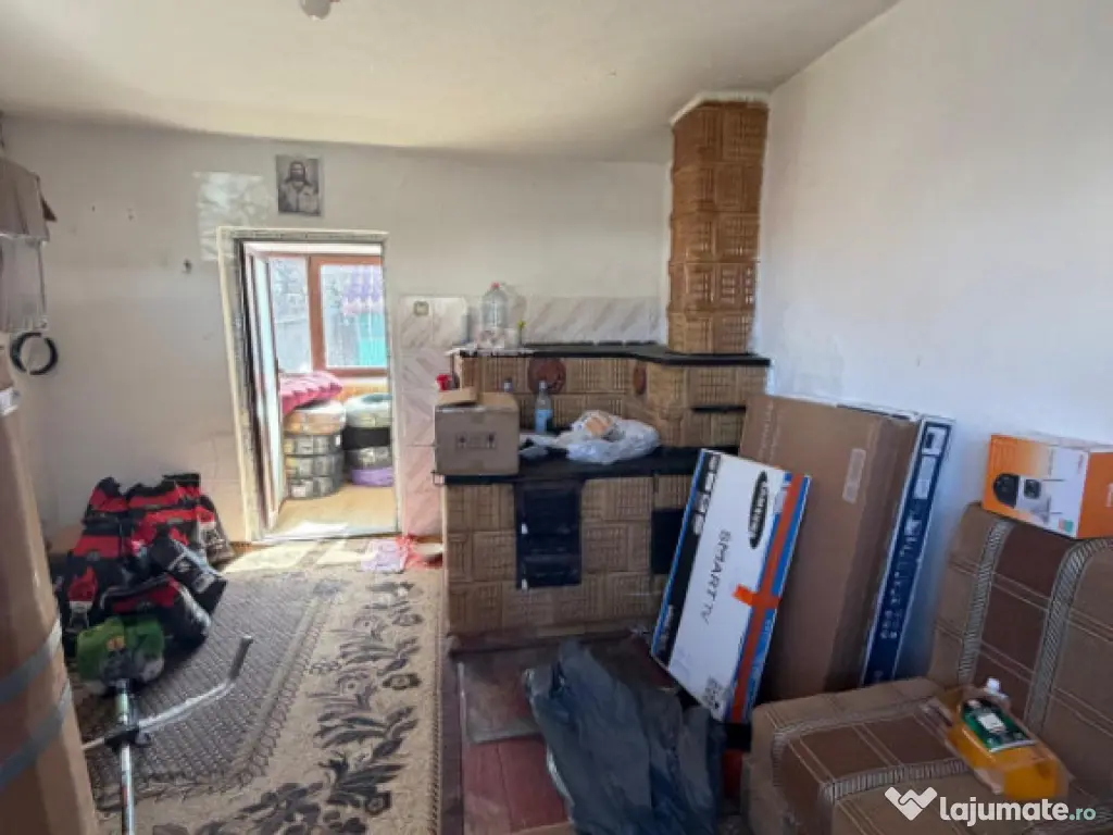 Casa batraneasca , teren 1100mp , centru Horodnic de Jos 