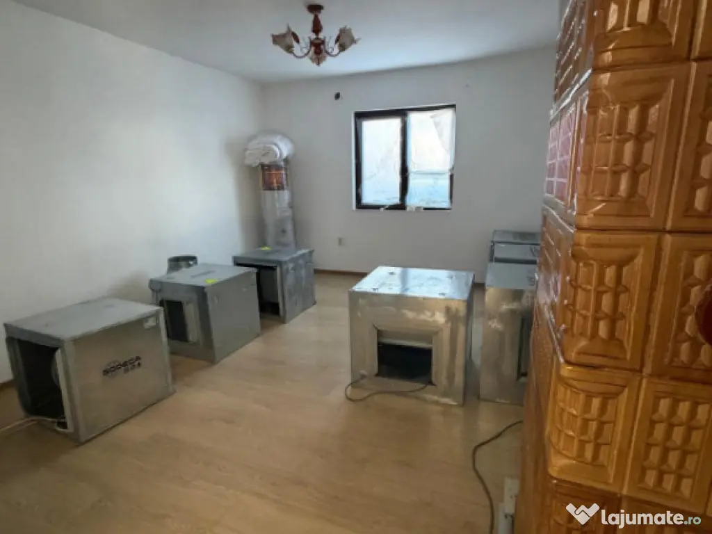 Casa batraneasca , teren 1100mp , centru Horodnic de Jos 