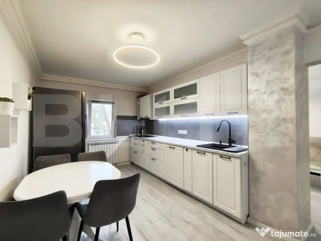 Apartament 3 camere, 2 bai, 2 balcoane, etaj 1, langa Piata 