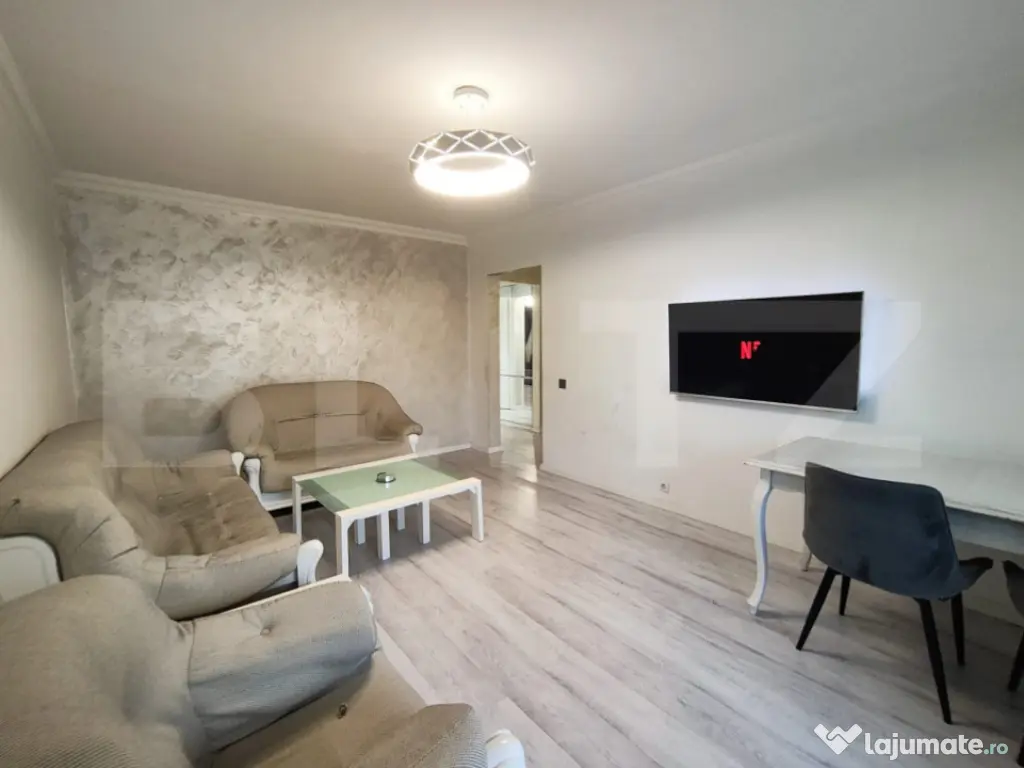 Apartament 3 camere, 2 bai, 2 balcoane, etaj 1, langa Piata 