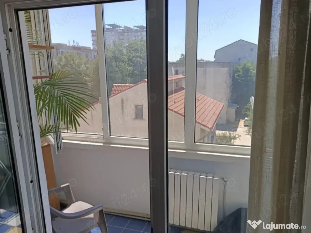 Vând apartament 4 camere decomandate, Faleza Nord Constan 