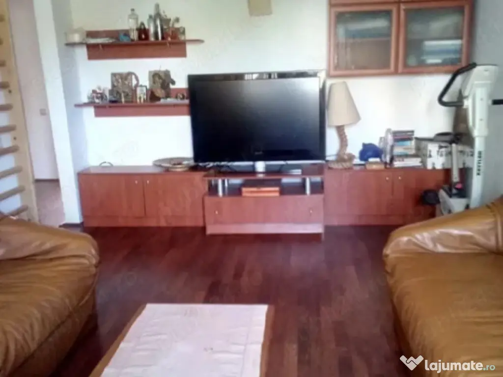 Vând apartament 4 camere decomandate, Faleza Nord Constan 