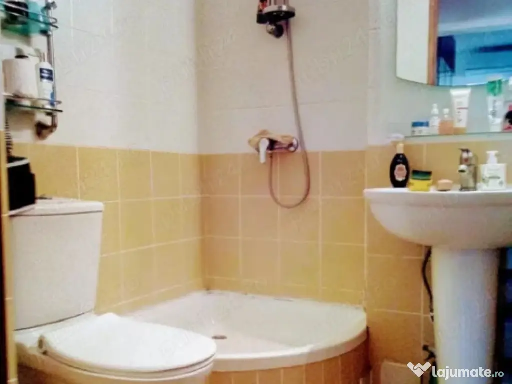 Vând apartament 4 camere decomandate, Faleza Nord Constan 