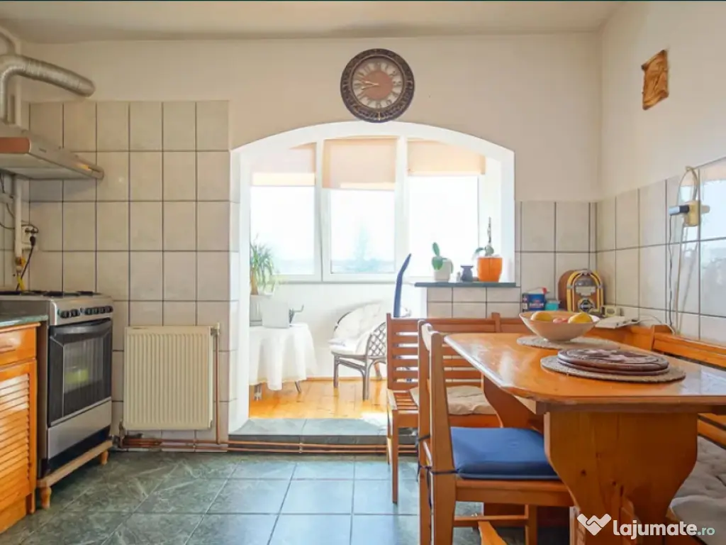 Apartament 3 camere, decomandat - zona Triaj 