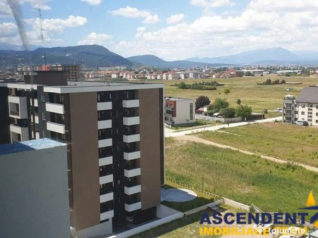 10.000mp intravilan, front la doua strazi, configuratie avan 