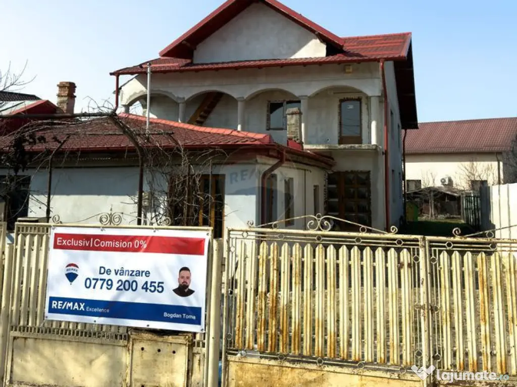 Casă / Vilă cu 8 camere de vânzare în zonă centrală... 