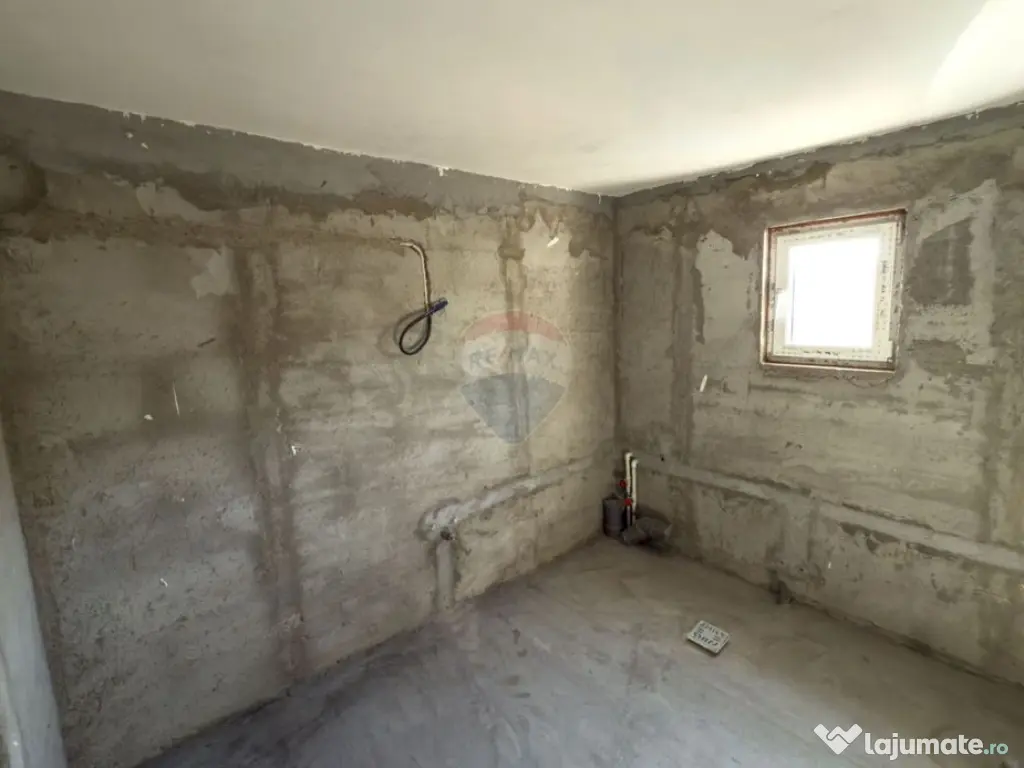 Casă / Vilă cu 8 camere de vânzare în zonă centrală... 