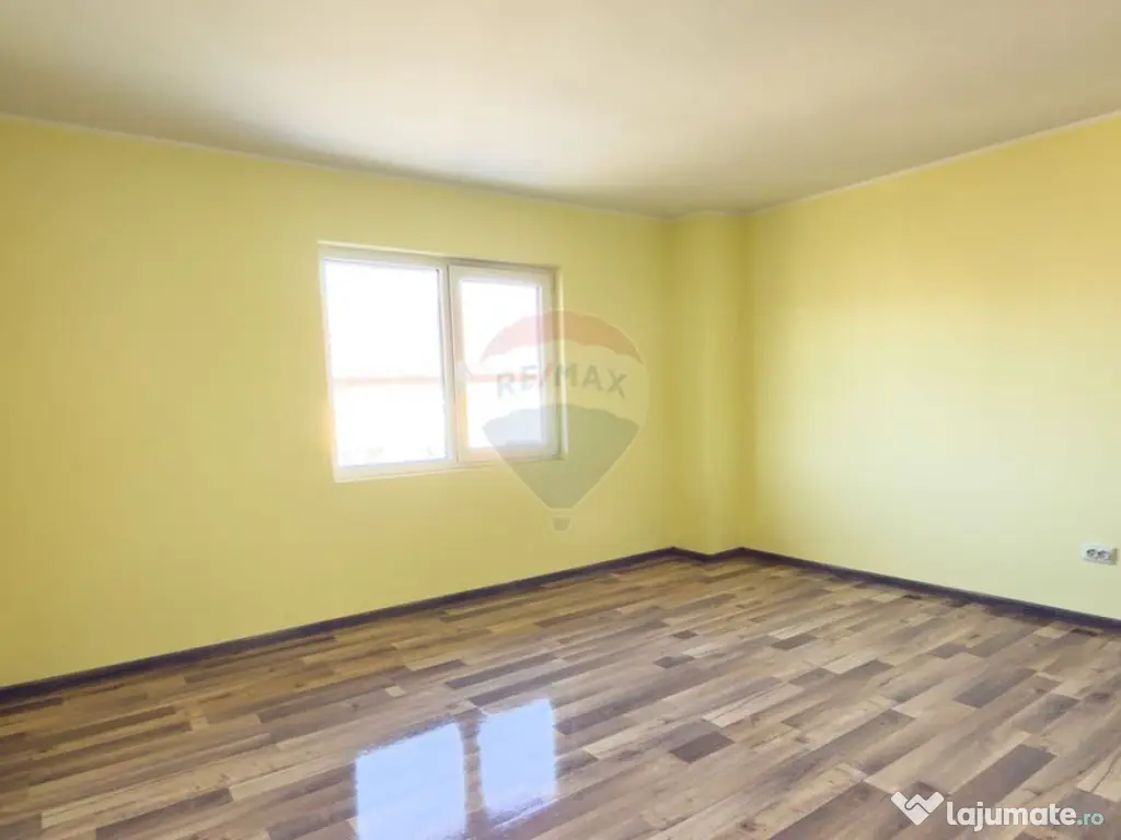 Casă / Vilă cu 8 camere de vânzare în zonă centrală... 