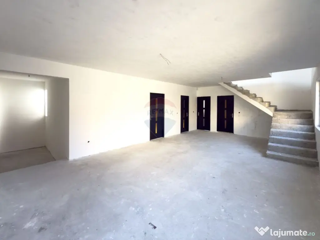 Casă / Vilă cu 8 camere de vânzare în zonă centrală... 