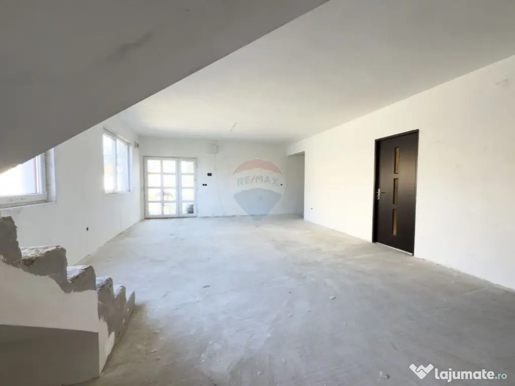 Casă / Vilă cu 8 camere de vânzare în zonă centrală... 