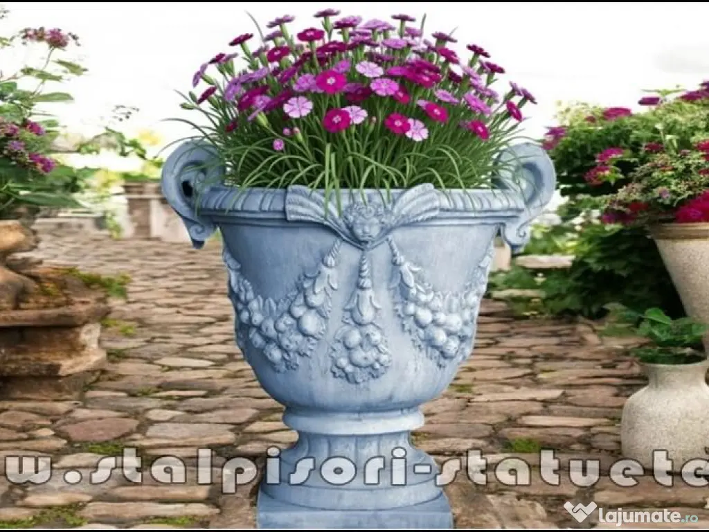 Vază mare cu picior, gri patinat, model V2. 