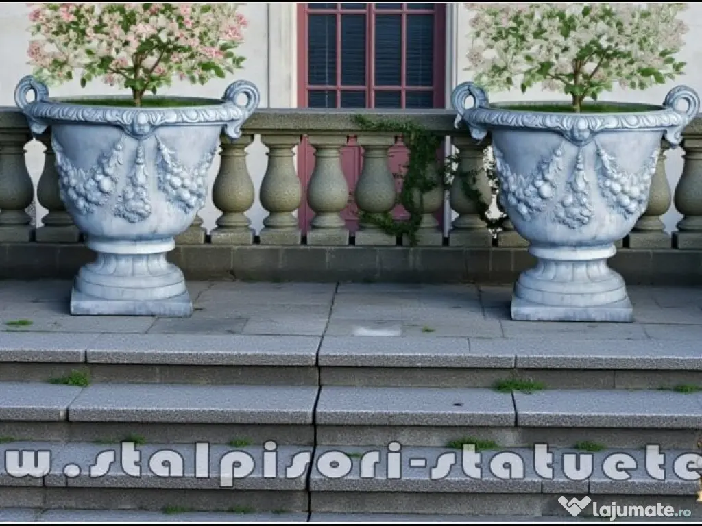 Vază mare cu picior, gri patinat, model V2. 