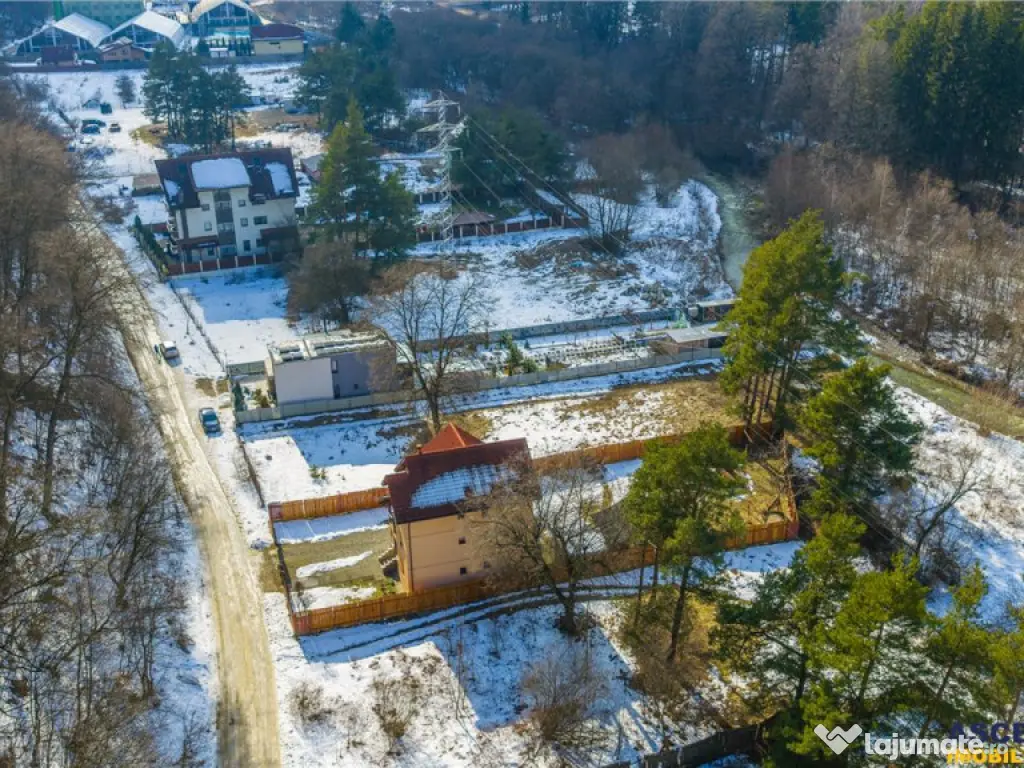 Film! Teren intravilan pe 1.300mp, arie apreciabila de case, 