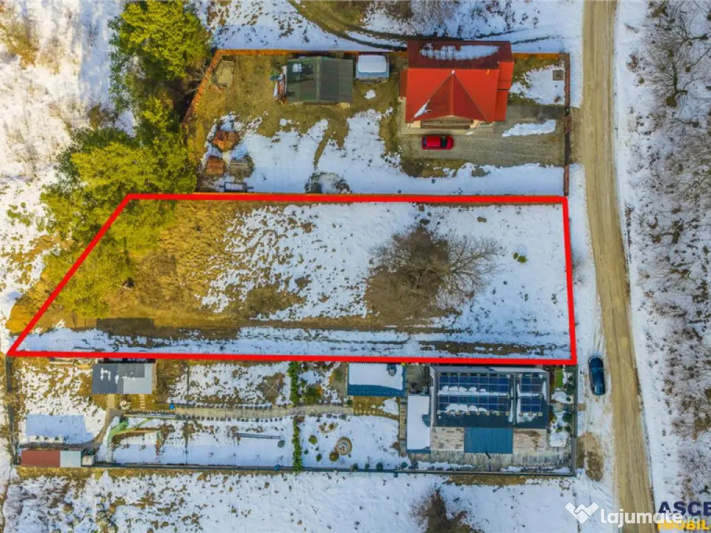 Film! Teren intravilan pe 1.300mp, arie apreciabila de case, 