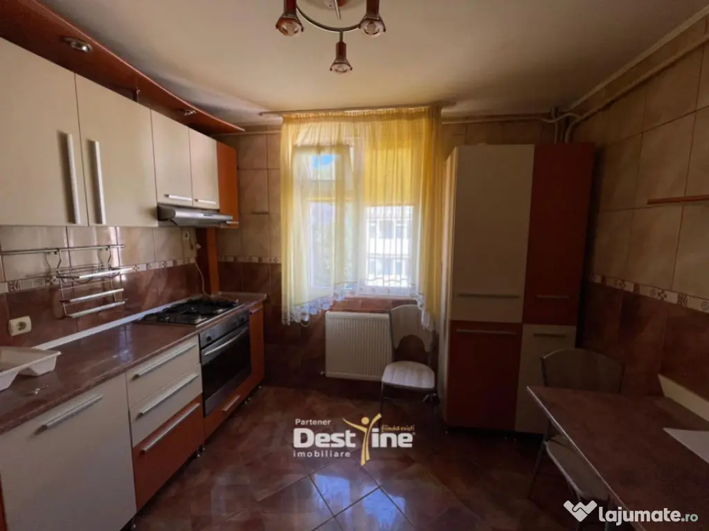 Chirie apartament 4 camere 88 mp mobilat și utilat - Centru 