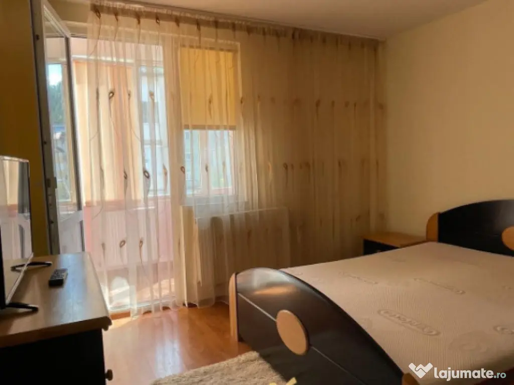 Chirie apartament 4 camere 88 mp mobilat și utilat - Centru 