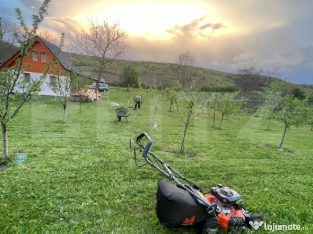 Cabană deosebită cu livadă și panoramă superbă–refug 